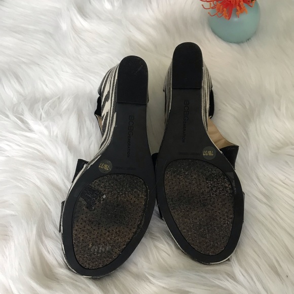 BCBGeneration Black Shiny Patent Leather Wedges - Picture 5 of 7